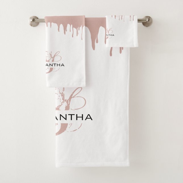 Trendy Rose Pink Gold Metallic Tropfen Monogram Badhandtuch Set (Insitu)