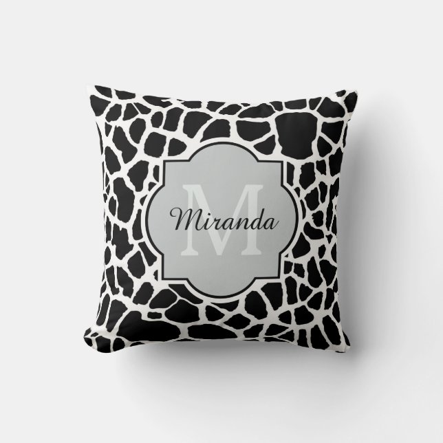 Trendy Schwarz-weiß Giraffe Drucken Sie Mit Monogr Kissen (Vorderseite)