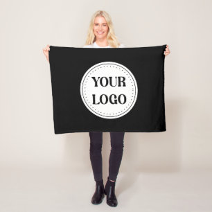Trendy stilvoll und elegant mit Markenzeichen Fleecedecke