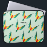 Trendy Tropical Bird Pattern Blau Personalisiert Laptopschutzhülle<br><div class="desc">Tropische Vögel im geometrischen Stil in wiederholtem Muster auf blauen Laptop-Ärmel mit der Option,  personalisieren.</div>