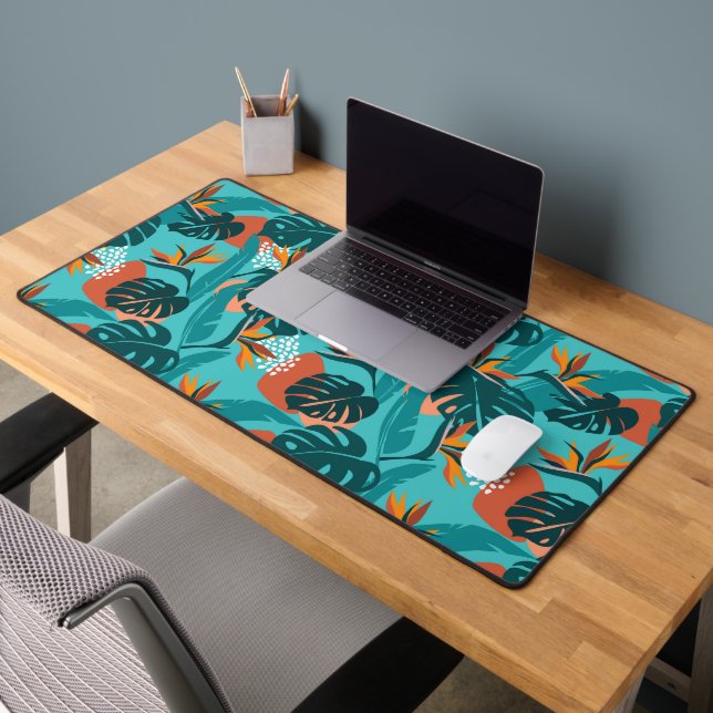 Trendy tropical flowers palm leaves modern pattern schreibtischunterlage (Büro 2)