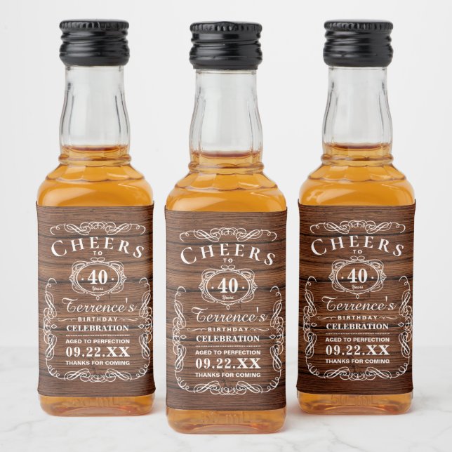 Trendy Typografy Rustic Wood Birthday Party Alkoholflaschenetikett (Flaschen)
