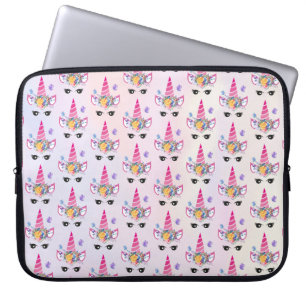 Trendy Unicorn mit Blumenkronen und Schmetterlinge Laptopschutzhülle