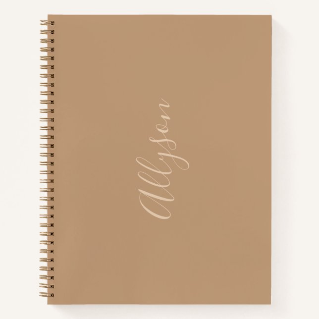 Trendy Vertikaler Name in Tan Script, Kaffee Notizbuch (Vorderseite)