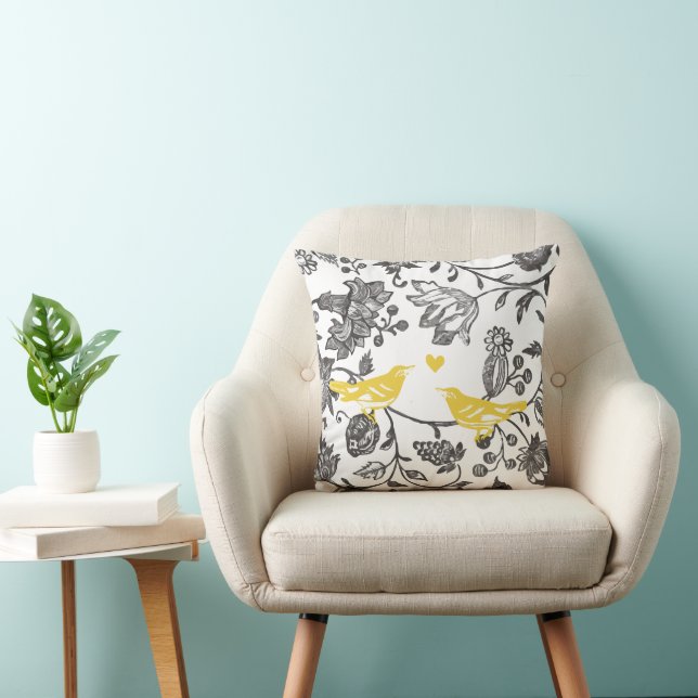 Trendy Yellow Grey and White Floral Bird Muster Kissen (Stuhl )