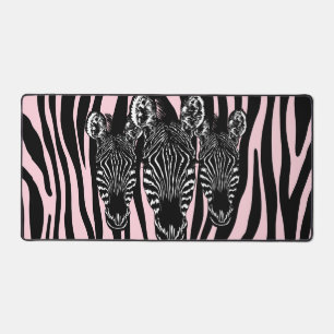 Trendy Zebra Herd auf Zebra Print Pink Schreibtischunterlage