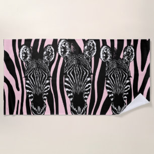 Trendy Zebra Herd auf Zebra Print Pink Strandtuch