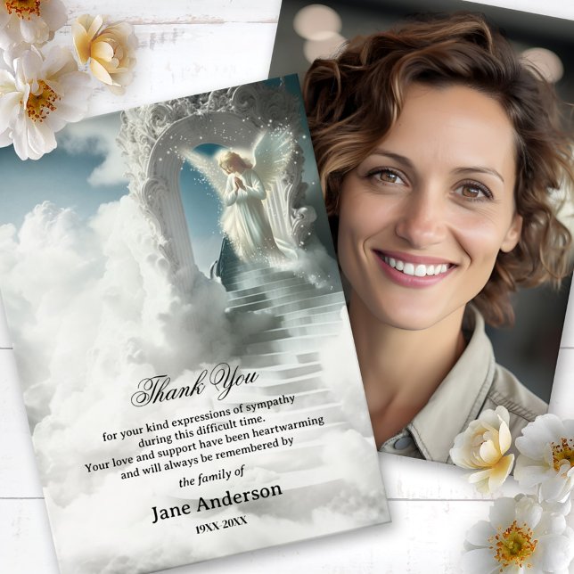 Treppe zum Heaven Angel Beileid Foto Vielen Dank Dankeskarte (Memorial or funeral Thank You card featuring a stairway to heaven with an angel and a custom photo)