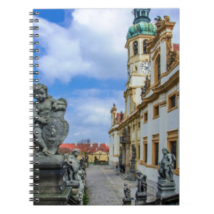 Treppen mit Stein Engel in der Kirche Loreto Prag Notizblock