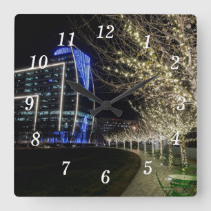 Treppenleuchten bei Klyde Warren Park Wall Clock Quadratische Wanduhr