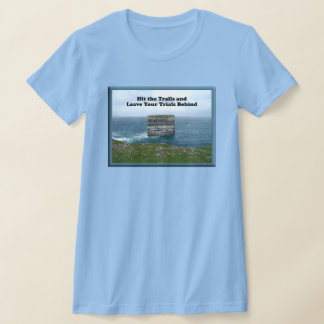 Treten Sie auf den Trails auf und Verließ Sie Ihr T-Shirt