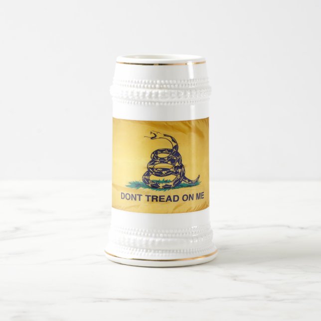 Treten Sie nicht auf mir Tee-Party-Flaggen-Bier Bierglas (Mittel)