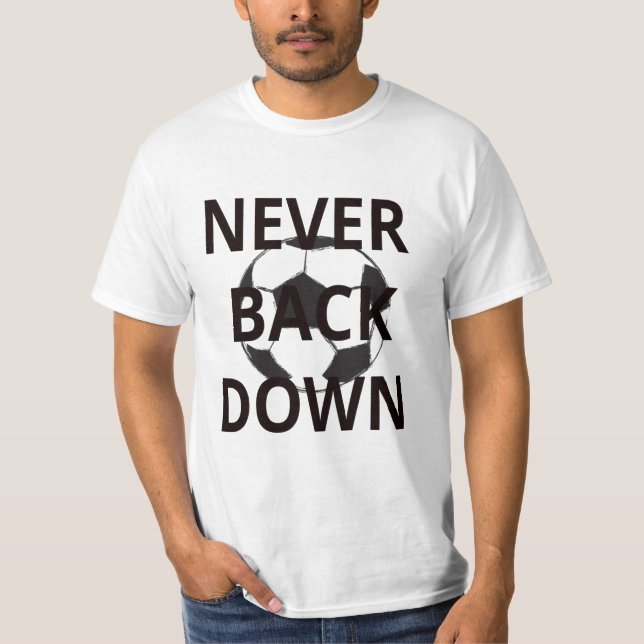 Treten Sie nie zurück T-Shirt (Vorderseite)