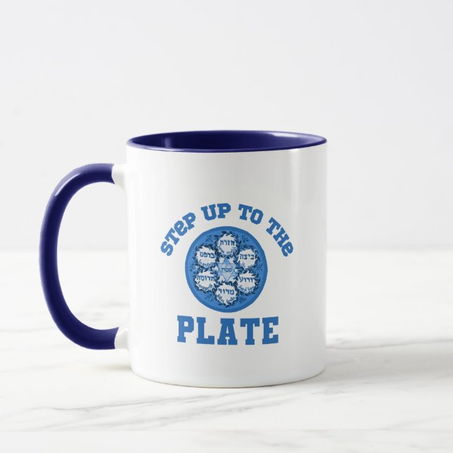 Treten Sie zur Tasse Plätschernder Seder Pessach a (Links)