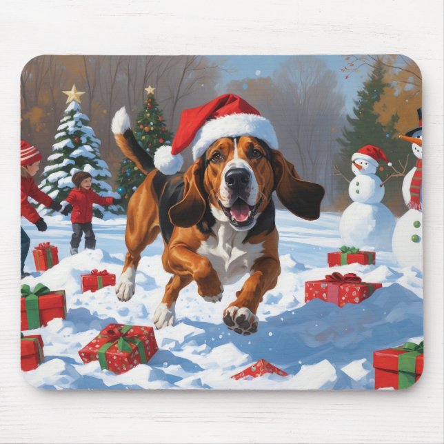 Treten Walker Coonhound Schnee mit Weihnachtshut Mousepad (Vorne)