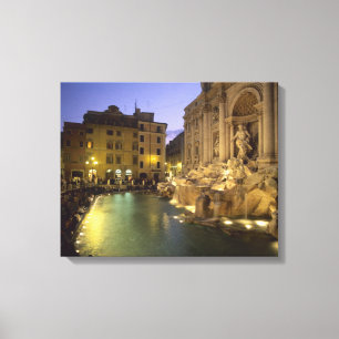 Trevi-Brunnen am Abend, Rom, Latium, Italien Leinwanddruck