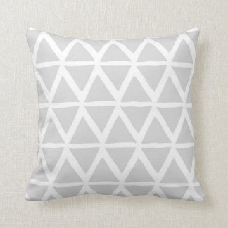 Triangles gris clair Coussin décoratif géométrique