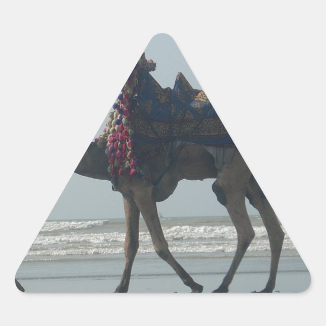 Tribal Camel Ride: Morgengrauen mit Sandstrand und Dreieckiger Aufkleber (Vorderseite)