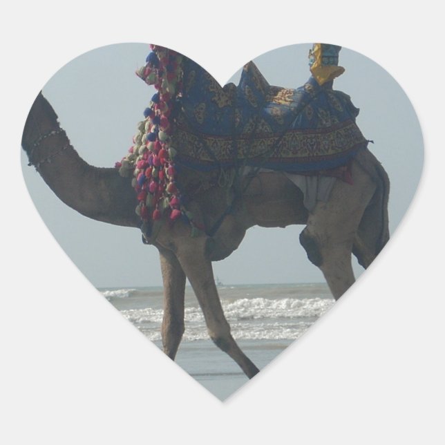 Tribal Camel Ride: Morgengrauen mit Sandstrand und Herz-Aufkleber (Vorderseite)