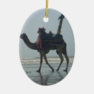 Tribal Camel Ride: Morgengrauen mit Sandstrand und Keramik Ornament