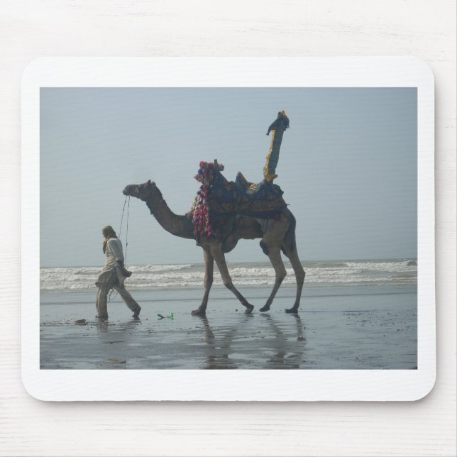 Tribal Camel Ride: Morgengrauen mit Sandstrand und Mousepad (Vorne)