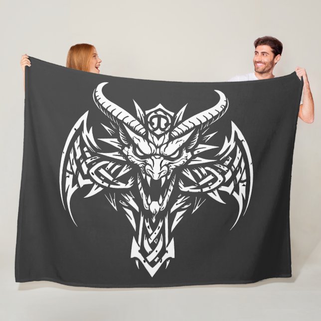 Tribal-Dämonenkopf-Grafik von BurnsInHell Fleecedecke (Beispiel)
