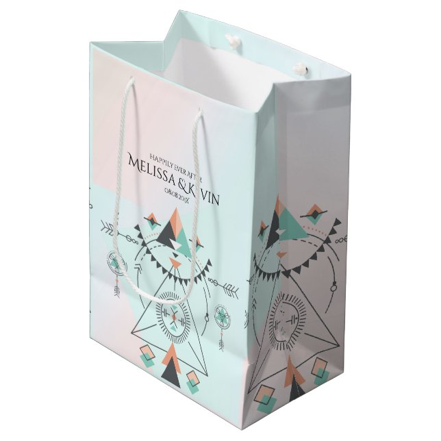 Tribal-farbiges geometrisches Totem-Design Mittlere Geschenktüte (Vorderseite Schrägansicht)