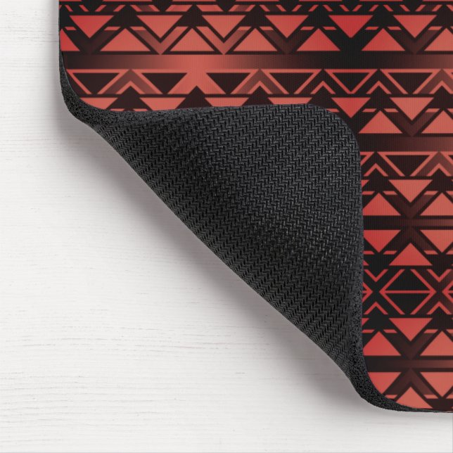 Tribal ZigZag Dreiecke auf Gradienten Dunkler Lach Mousepad (Ecke)