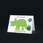 Triceratops Dinosaur Birthday Son Karte<br><div class="desc">Eine Triceratops Dinosaurier Geburtstagskarte mit einem Happy Birthday Ballon an der Gegenwart. Man kann die Dinosaurier-Geburtstagskarte dieses Kindes leicht mit ihrem Namen personalisieren. In der Geburtstagskarte steht: "Größter Geburtstag wünscht einem Dino-Milben!" die Sie auch ändern können, wenn Sie möchten. Auf der Rückseite steht "Happy Birthday 2018". Ideal für den Geburtstagsjungen,...</div>