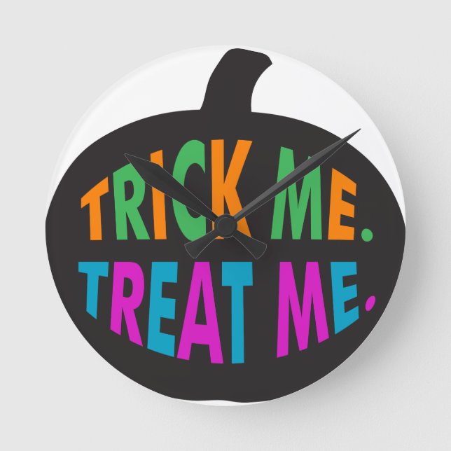 Trick Me Leckerei Me mehrfarbig Runde Wanduhr (Vorderseite)