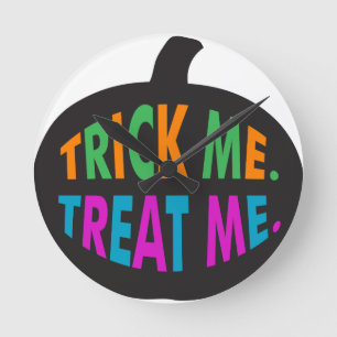 Trick Me Treat Me Multi-Color Runde Wanduhr