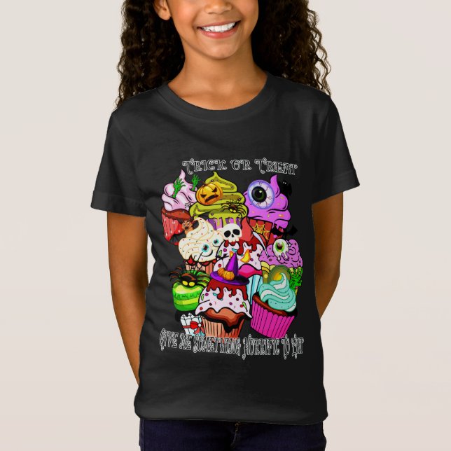 Trick oder Behandlung geben mir etwas Schreckliche T-Shirt (Vorderseite)