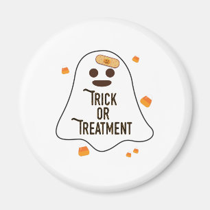 Trick oder Behandlung von Arzt und Krankenschweste Magnet