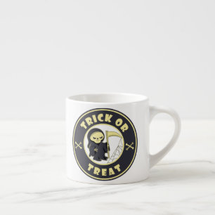 Trick oder Leckerbissen Halloween grimmigem Sensen Espressotasse