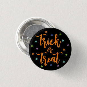Trick oder Treat Drehbuch bunte Kürbisse Konfetti Button