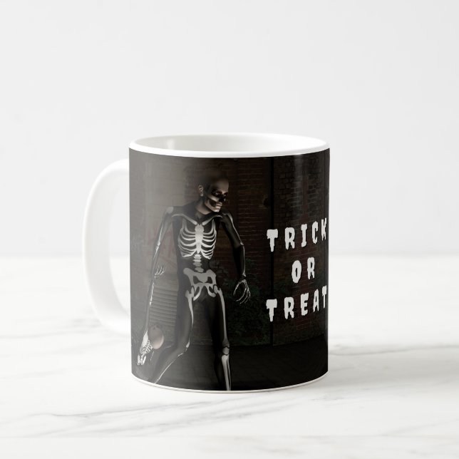 Trick oder Treat. Mann gekleidet als Skelett Kaffeetasse (Vorderseite Links)