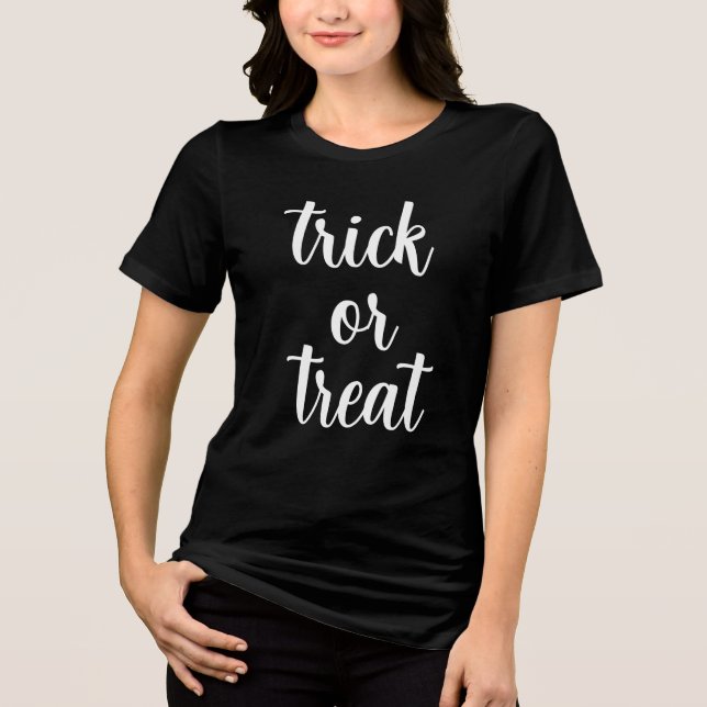 Trick oder Treat Moderne Skripte Womens Halloween Tri-Blend Shirt (Vorderseite)
