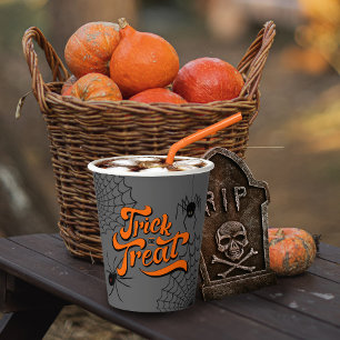 Trick oder Treat Typografie mit Spinnen ID680 Pappbecher