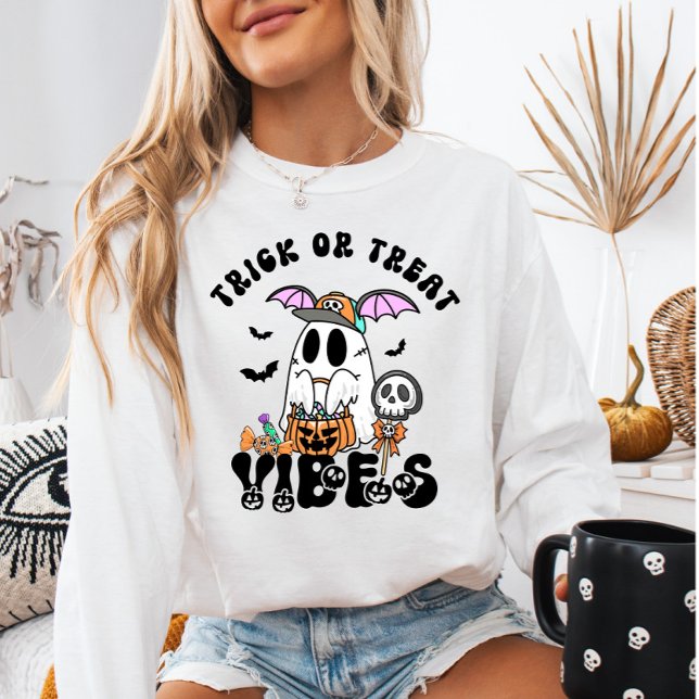 Trick oder Treat Vibes Retro Niedlich Ghost & Cand Sweatshirt (Von Creator hochgeladen)