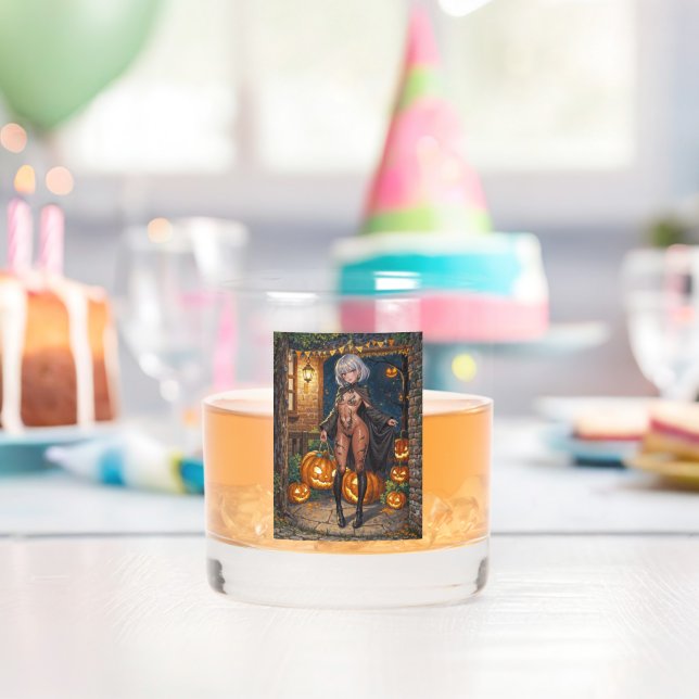 Trick oder Treater, mutiges Halloween-Kostümmädche Whiskyglas (Insitu (Geburtstag))