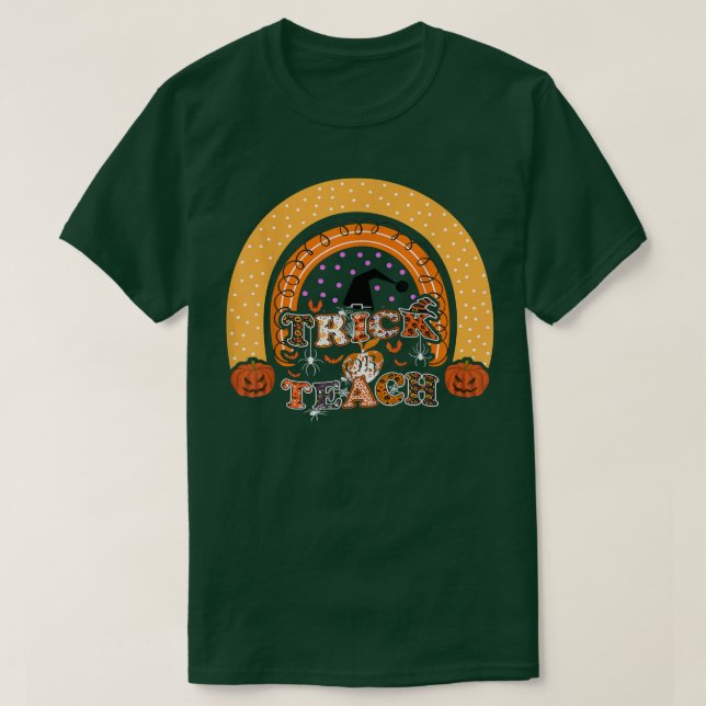 Trick Or Teach Funny Teacher Halloween Rainbow Cos T-Shirt (Design vorne)