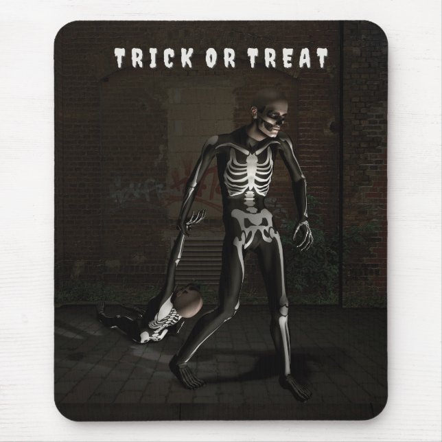 Trick or Treat. Man dressed as skeleton Mousepad (Vorne)
