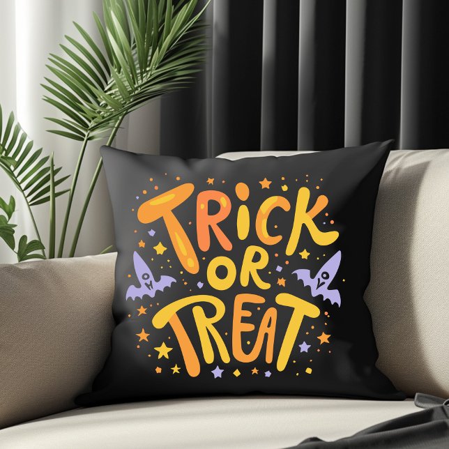 Trick or Treat Modern Halloween Writing Kissen (Von Creator hochgeladen)