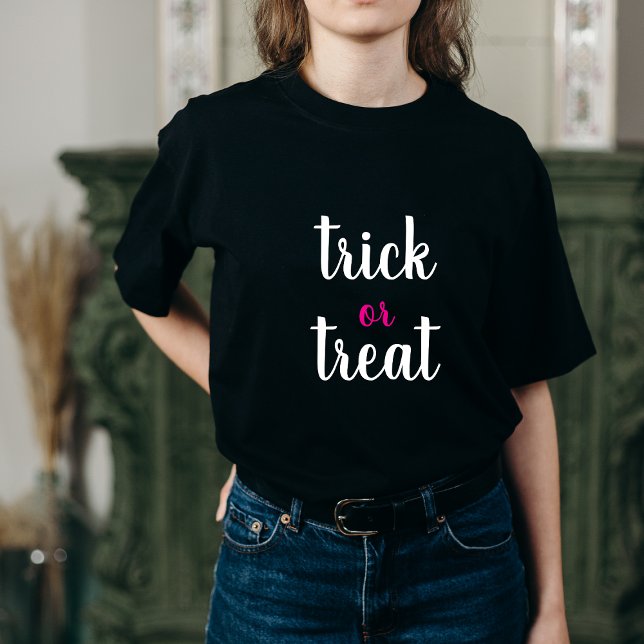 Trick or Treat Modern Script Women's Halloween  Tri-Blend Shirt (Von Creator hochgeladen)