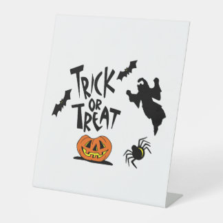 TRICK OR TREAT  SOCKELSCHILD