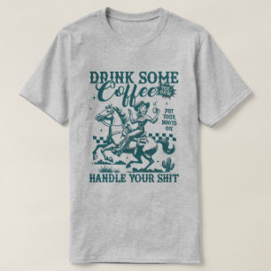 Trinke etwas Kaffee, ziehe deine Stiefel an und ha T-Shirt