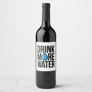 TRINKE MEHR WASSER with a blue drop icon Weinetikett