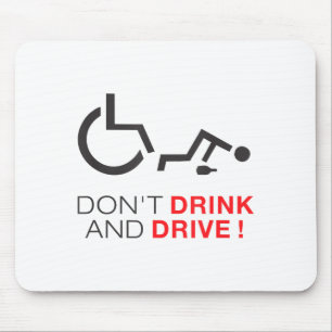 Trinke nicht und fahre! Lustiger Rollstuhl-Trinkbe Mousepad