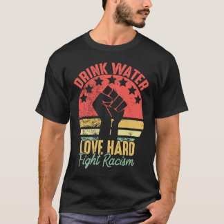 Trinke Wasser Liebe Hart Kämpfe gegen Rassismus Vi T-Shirt