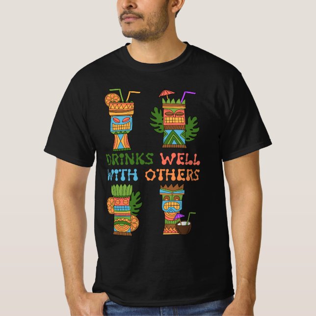 Trinken gut mit anderen Frauen Tiki Hawaii Hawaii T-Shirt (Vorderseite)